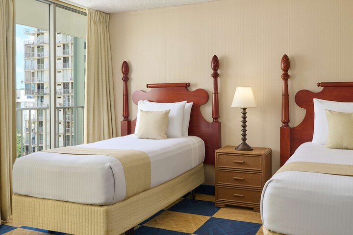 Room 17 of 28