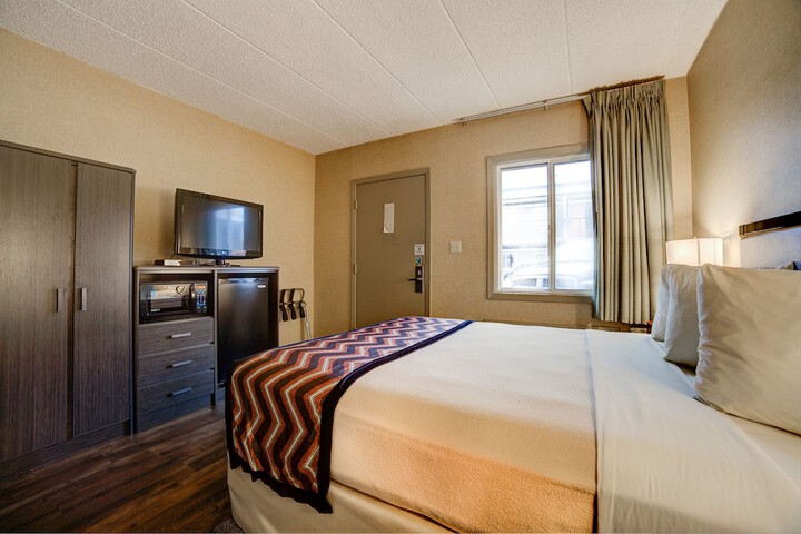 Room 11 of 34