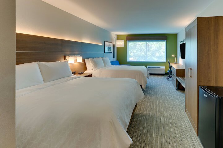 Holiday Inn Express & Suites Roanoke – Civic Center by IHG