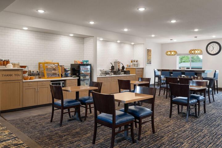 Little Crow Hotel & Conference Trademark by Wyndham
