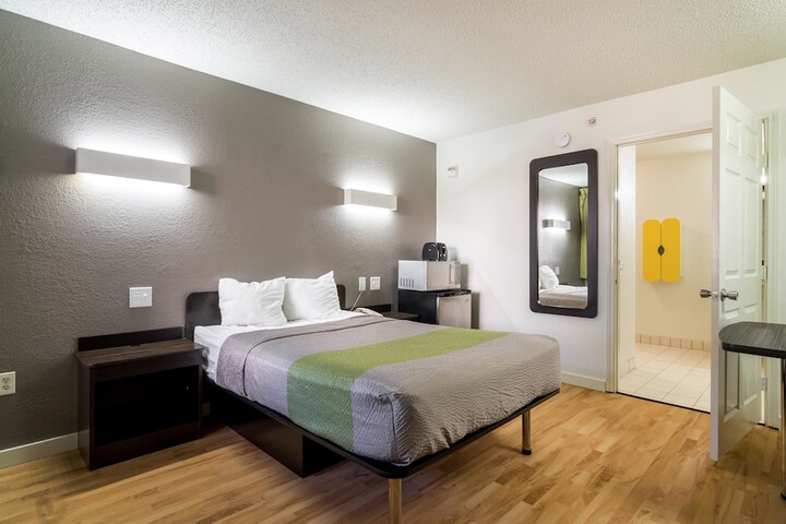Room 28 of 64