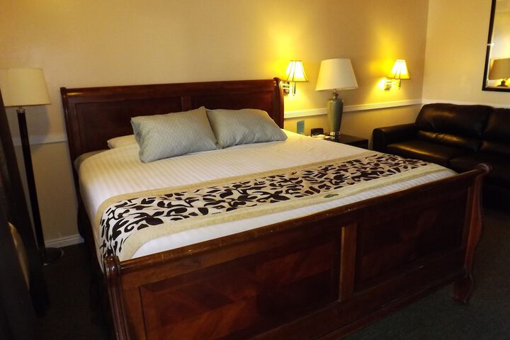 Room 33 of 47