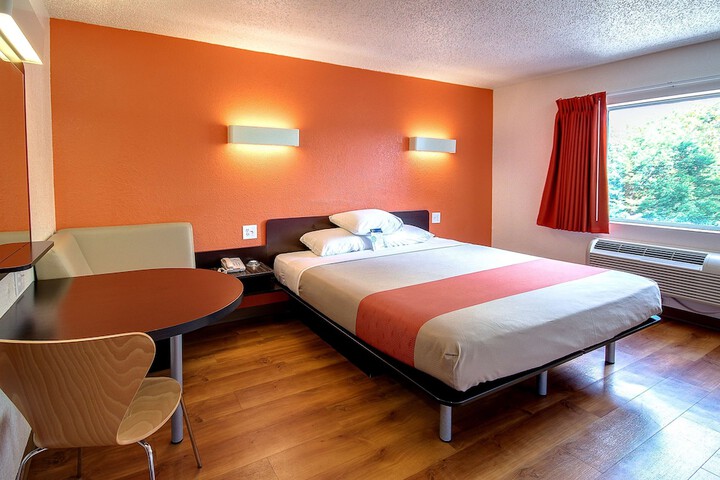 Room 32 of 38