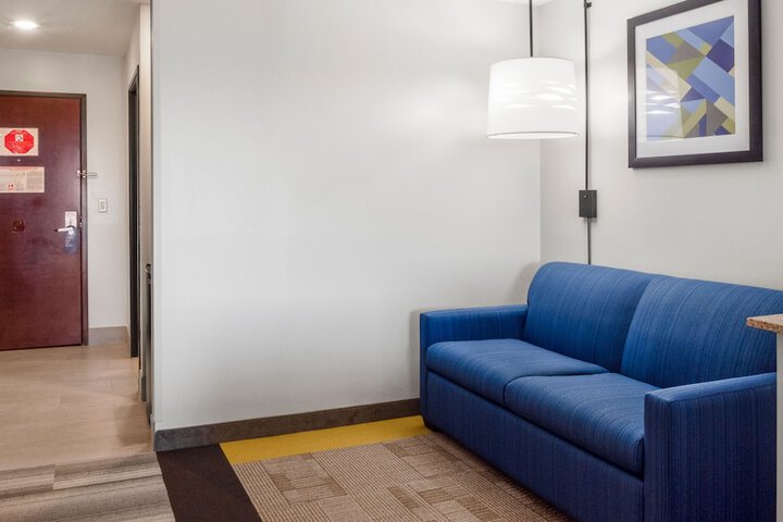 Holiday Inn Express and Suites Newton by IHG