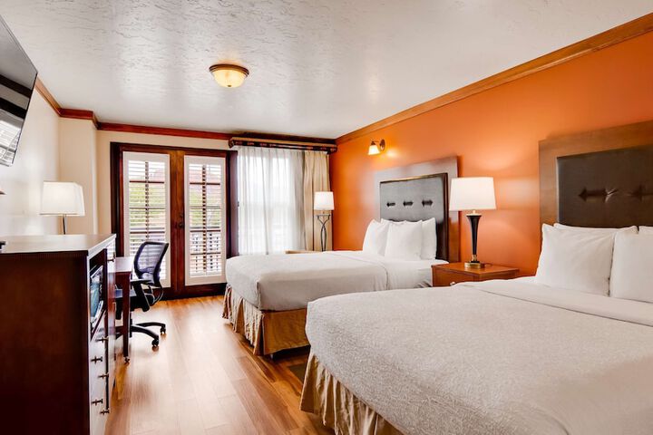 Room 9 of 40