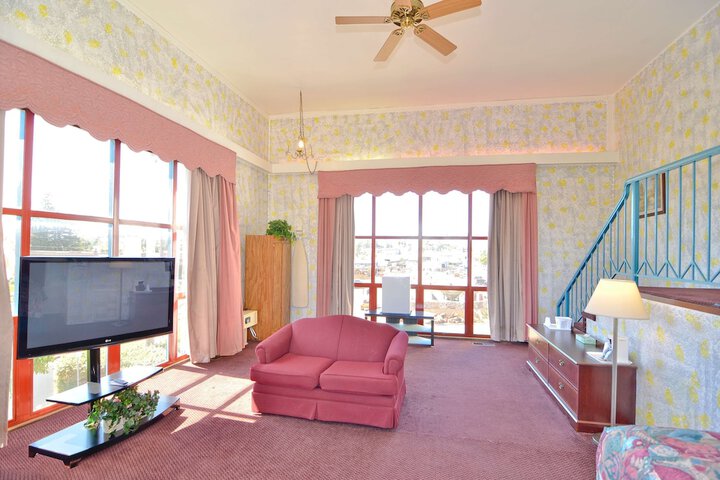 Room 9 of 14