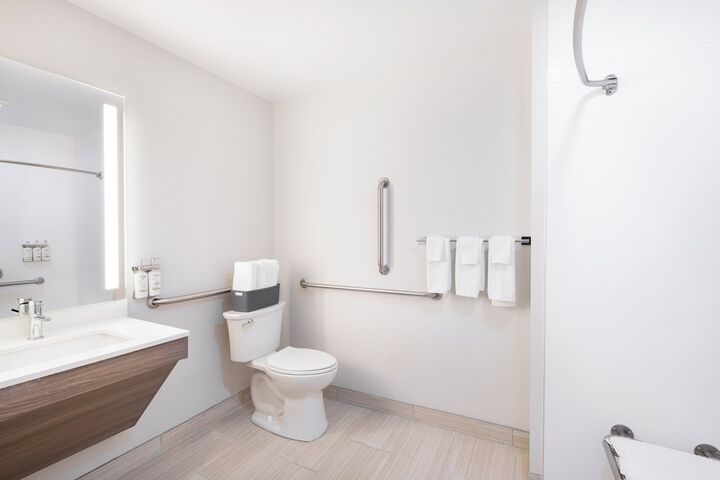 Holiday Inn Express Atlanta West - Theme Park Area by IHG