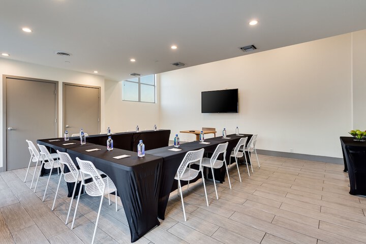 Business Center 48 of 55
