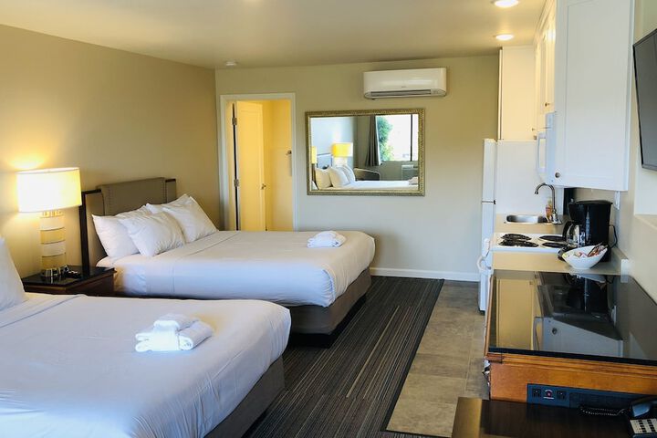 Moonlight Beach Motel
