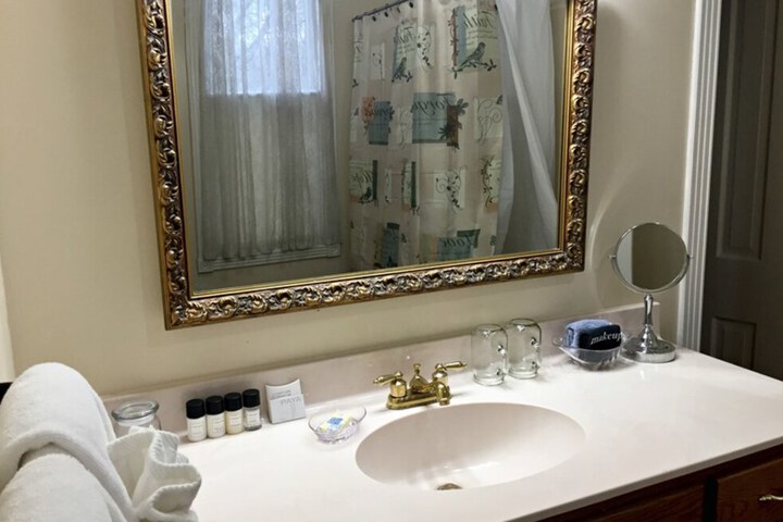 White Oak Manor Bed & Breakfast