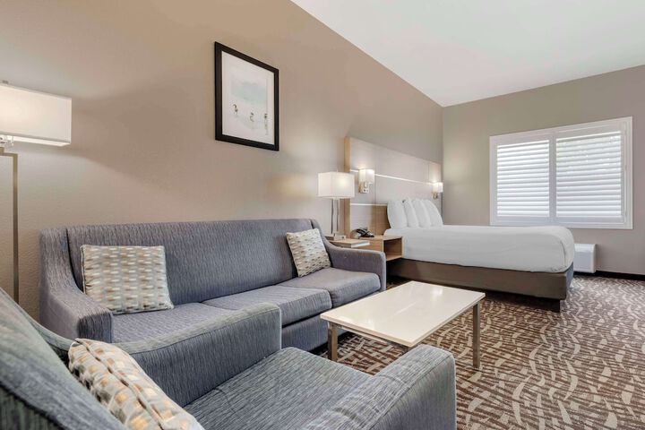 Best Western Plus Lake Elsinore Inn & Suites