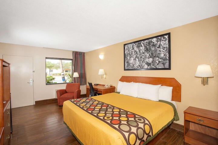 Room 21 of 52