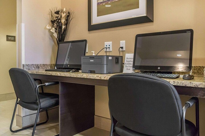 Comfort Inn & Suites Edmonton International Airport