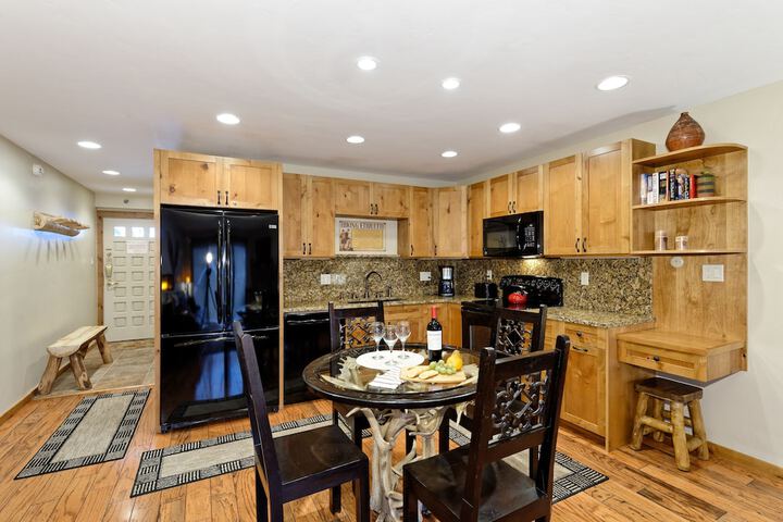 The Crestwood Condominiums