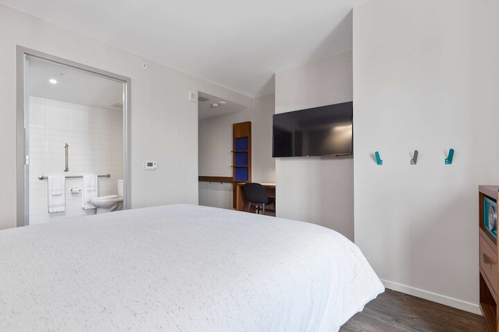 Room 15 of 43