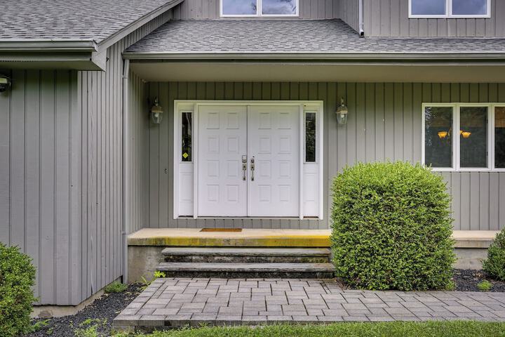 Warwick Vacation Rental w / Private Yard & Fire Pit