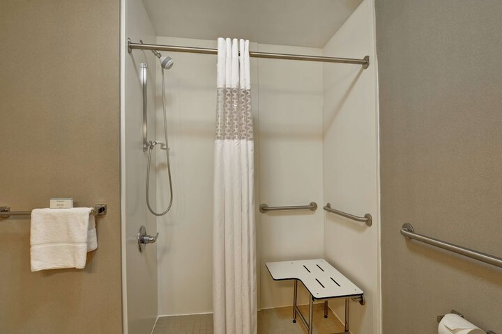 Room 12 of 40