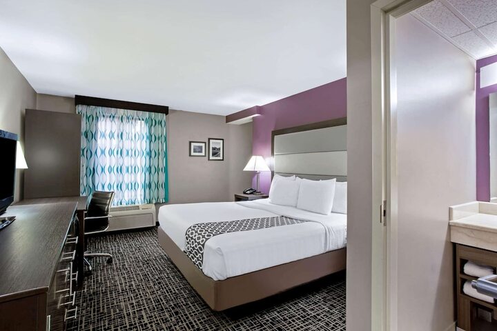 Room 8 of 23