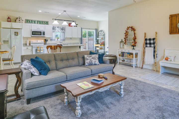 Charming Gravois Mills Escape w / Private Backyard!