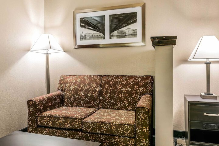 Room 17 of 60