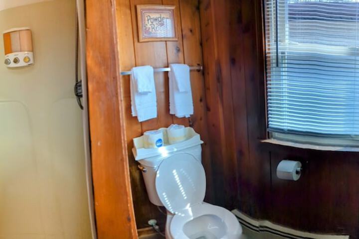 Room 102 of 140