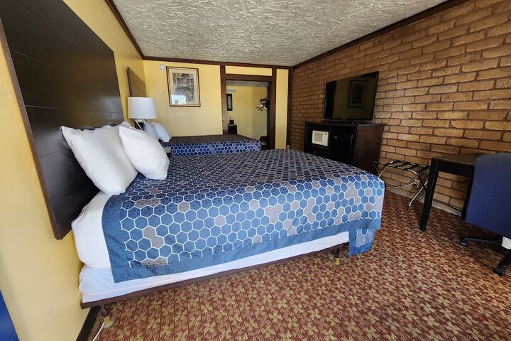 Room 6 of 13