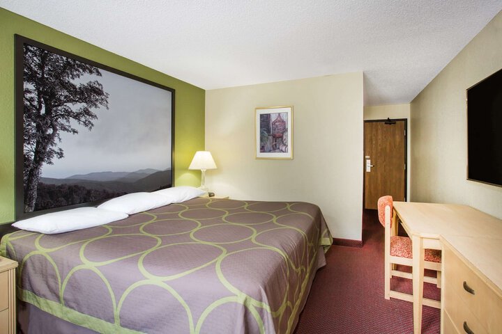 Room 9 of 14