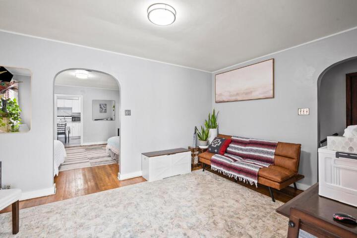 Large apartment with multiple sleeping options