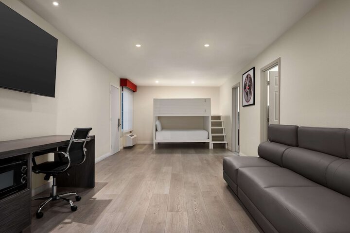 Room 51 of 85
