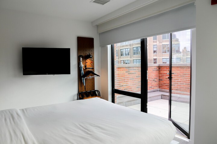 Room 15 of 143