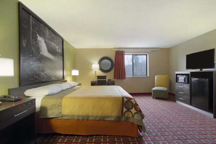 Room 27 of 32