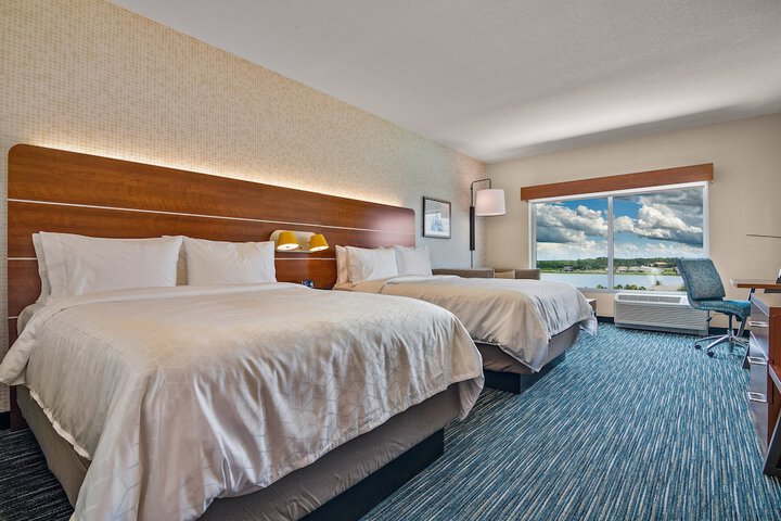 Room 8 of 33