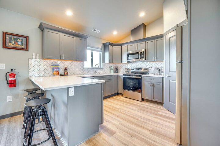 Charming Home Half-mi to Potholes State Park