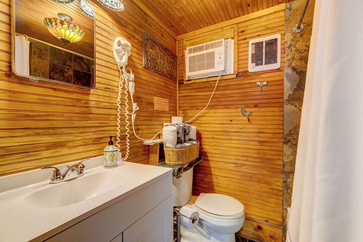 Beachside Boutique Inn – Folly Beach Rooms & Private Cottages