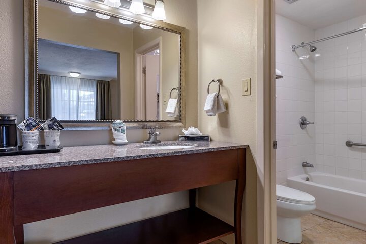 Best Western Swiss Clock Inn