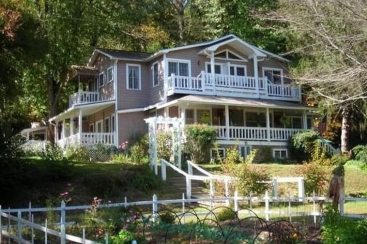 Folkestone Inn