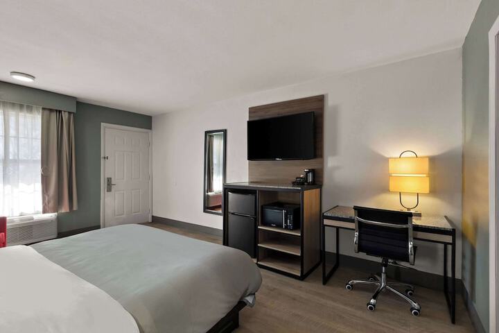 Room 16 of 48