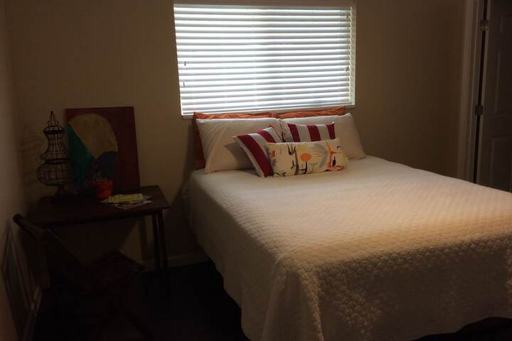 Room 10 of 26