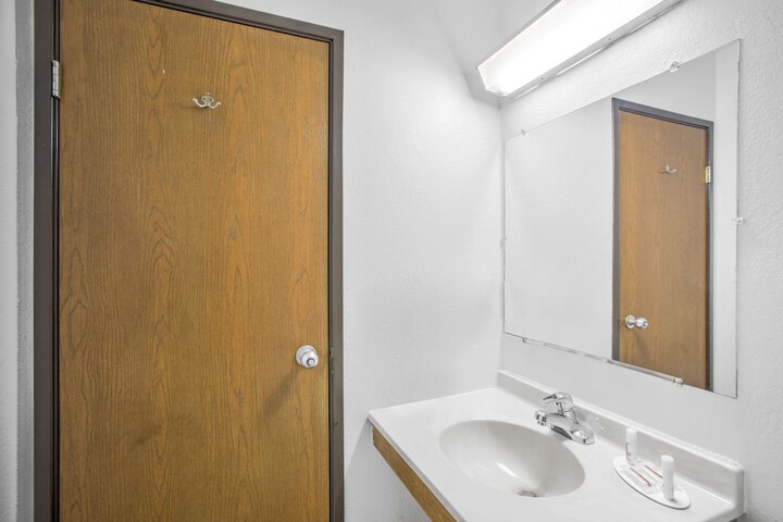 Super 8 by Wyndham Ticonderoga