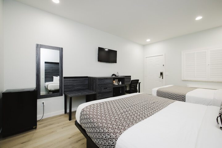 Sapphire Inn and Suites