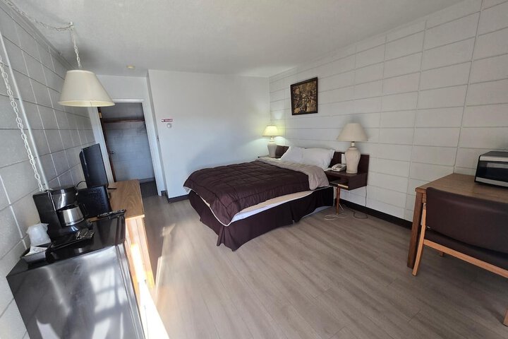 Camelot Court Motel