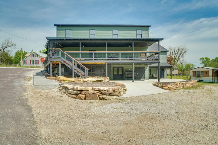 Studio Stay w / Deck in Missouri Wine Country