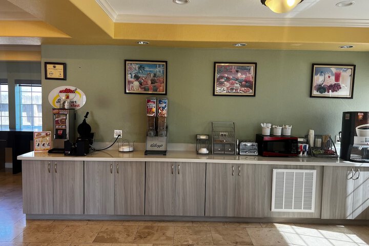 Breakfast/Coffee Service 18 of 19