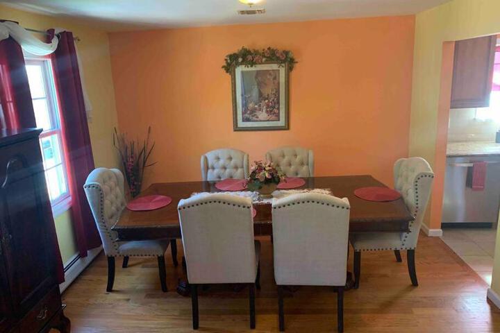 Family 3-bedroom home (2nd floor near EWR / Outlet)