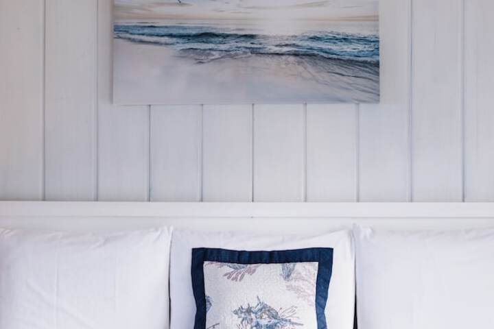 Tillicum Beach Motel (Deanes Oceanfront Lodge)