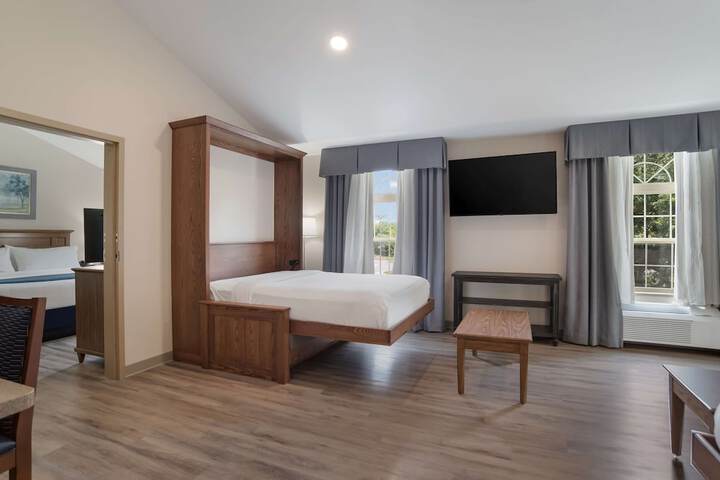 Room 43 of 77