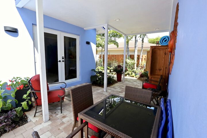 Fantasy Island Inn – Caters to Men