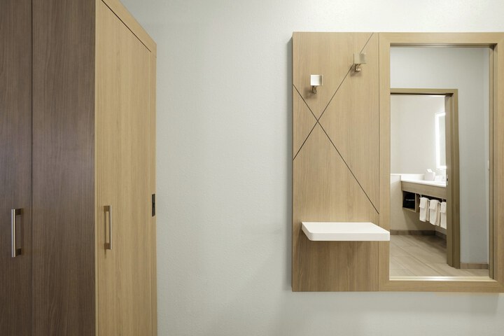 Holiday Inn Express & Suites DFW Airport Southwest - Euless