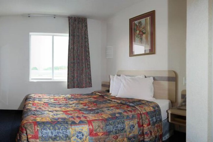 Room 13 of 28