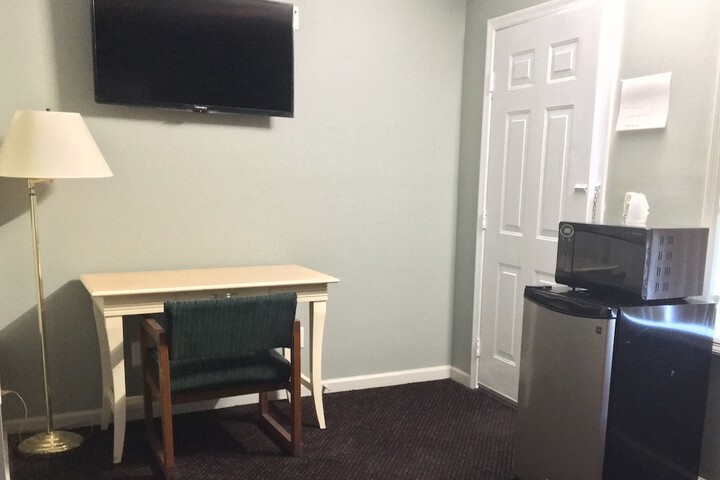Room 4 of 9